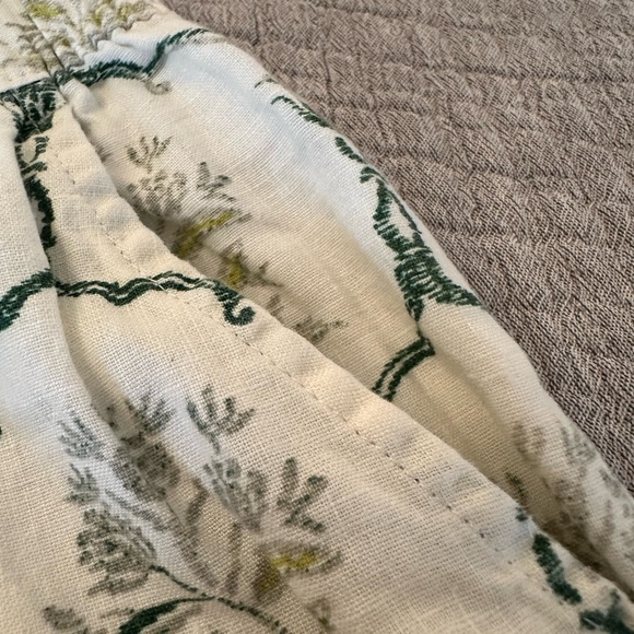 Rachel Zoe Floral Wide-Leg Linen Pants in Cream & Gray Floral Geometric Pattern - Picture 5 of 9